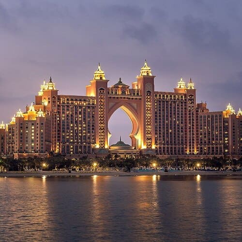 Hotel_Atlantis_at_Sunset,_The_Palm_-_Dubai_(49510861268)(1)