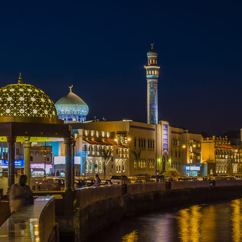 Night-view-of-the-corniche-in-Muscat-Oman(1)