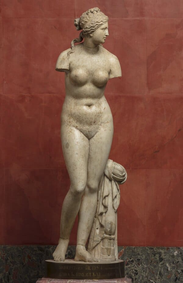 Venus Tauride statue in hermitage. مجسمه ونوس تاورید در موزه هرمیتاژ