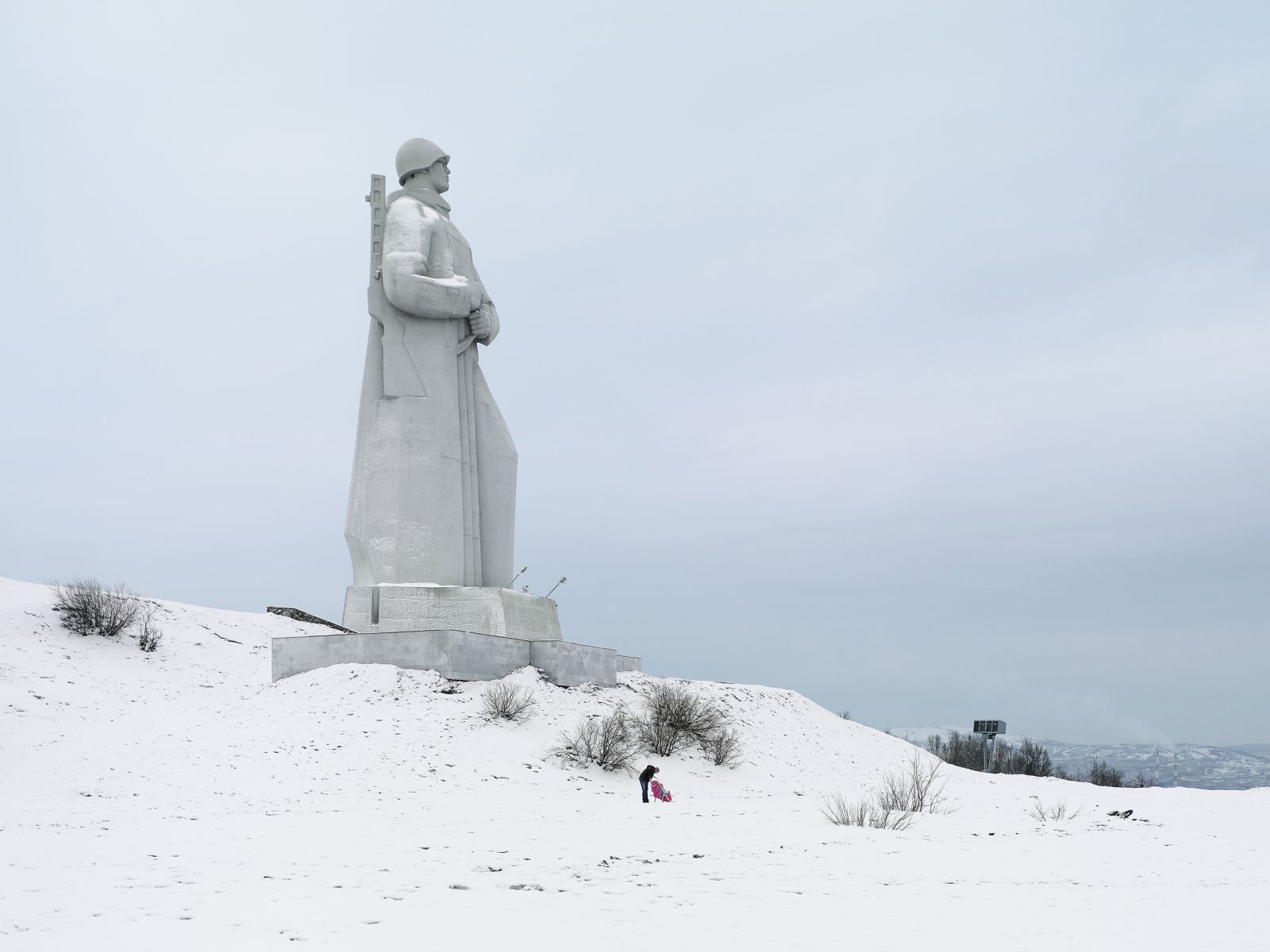 Fabrice-Fouillet-Colosses-Alyosha-Monument-Murmansk-Russia-35.5-m-116.5-ft-Built-in-1974